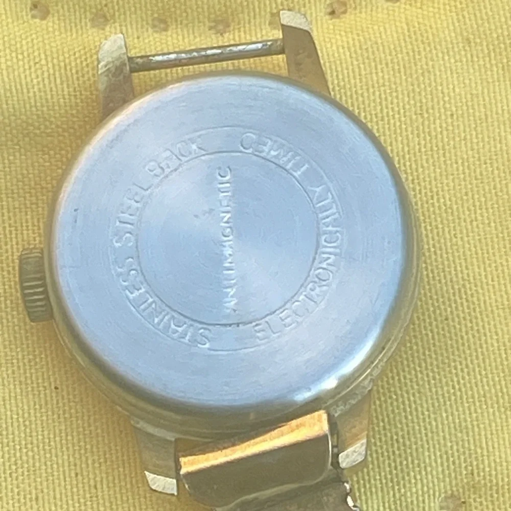 RUHLA ELECTRONICALLY-TIMED AUTOMATIC ANTI-MAGNETIC DATE WATCH